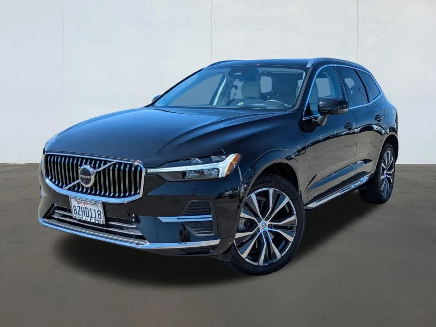 2022 Volvo XC60 Inscription R-Design Expression T8 Momentum B5 photo 1
