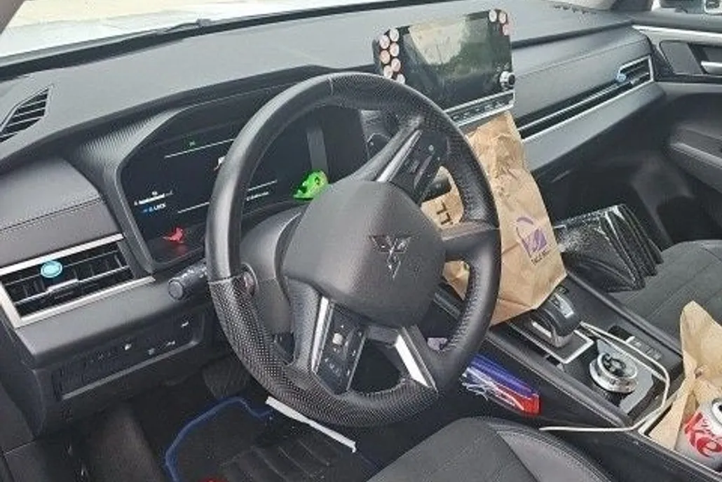 2024 Mitsubishi Outlander PHEV SE photo 1