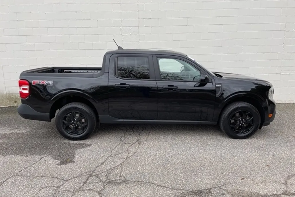 2022 Ford Maverick XLT photo 1