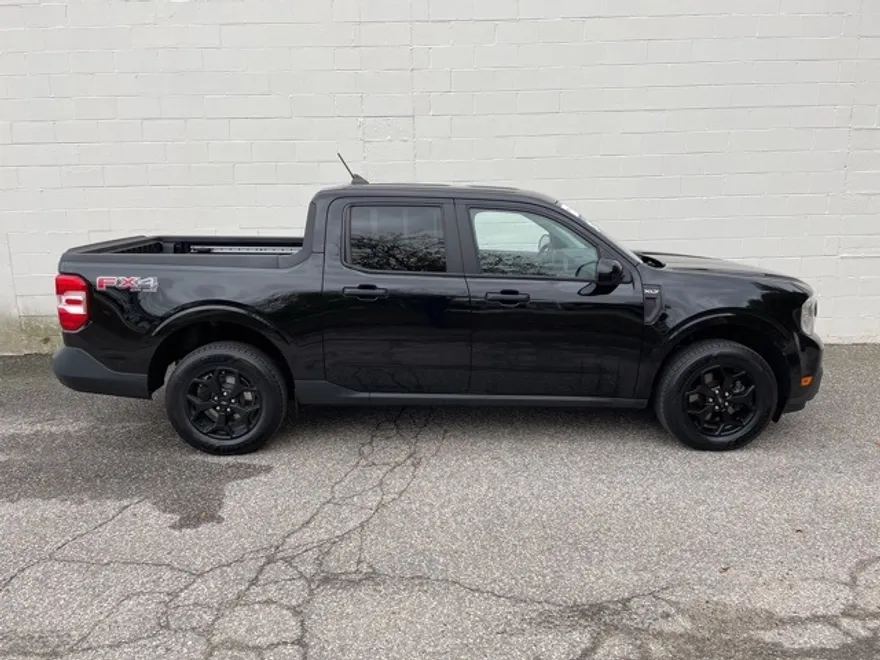 2022 Ford Maverick XLT photo 1