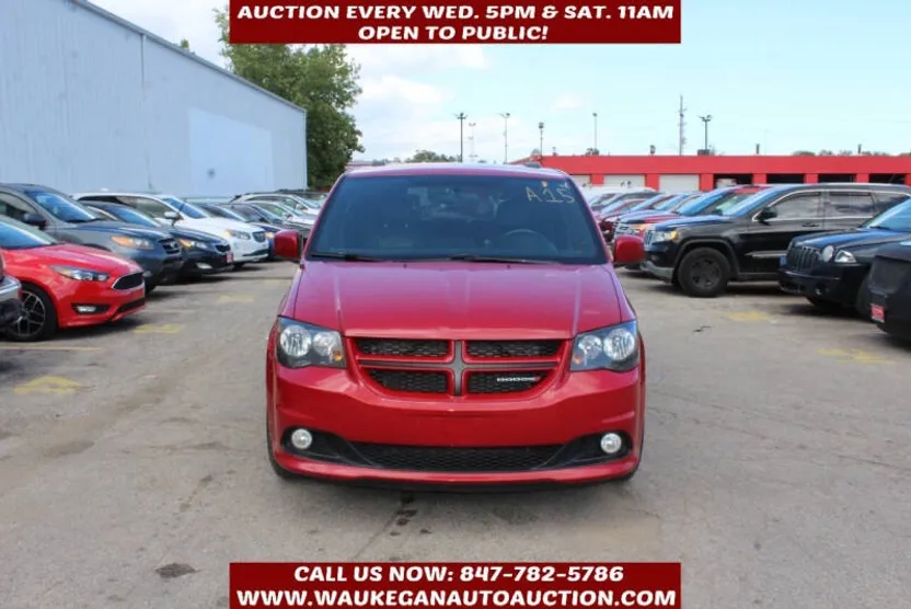 2016 Dodge Grand Caravan R/T photo 1