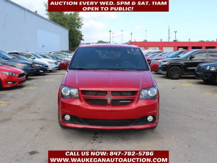 2016 Dodge Grand Caravan R/T photo 1
