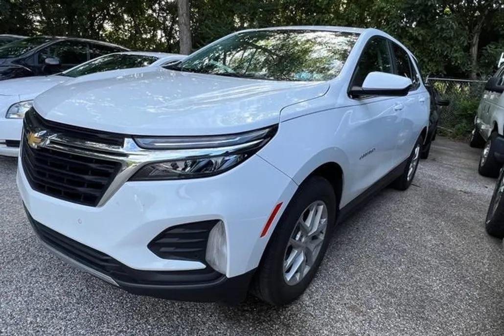 2022 Chevrolet Equinox LT photo 1