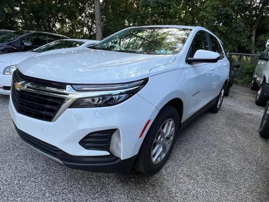 2022 Chevrolet Equinox LT photo 1