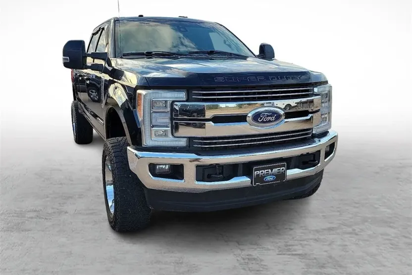 2017 Ford F-250 Lariat photo 1
