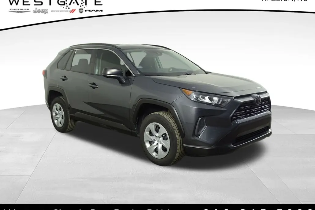 2020 Toyota RAV4 LE photo 1