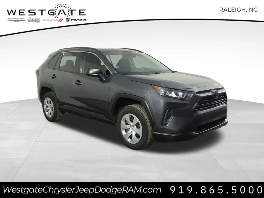 2020 Toyota RAV4 LE photo 1