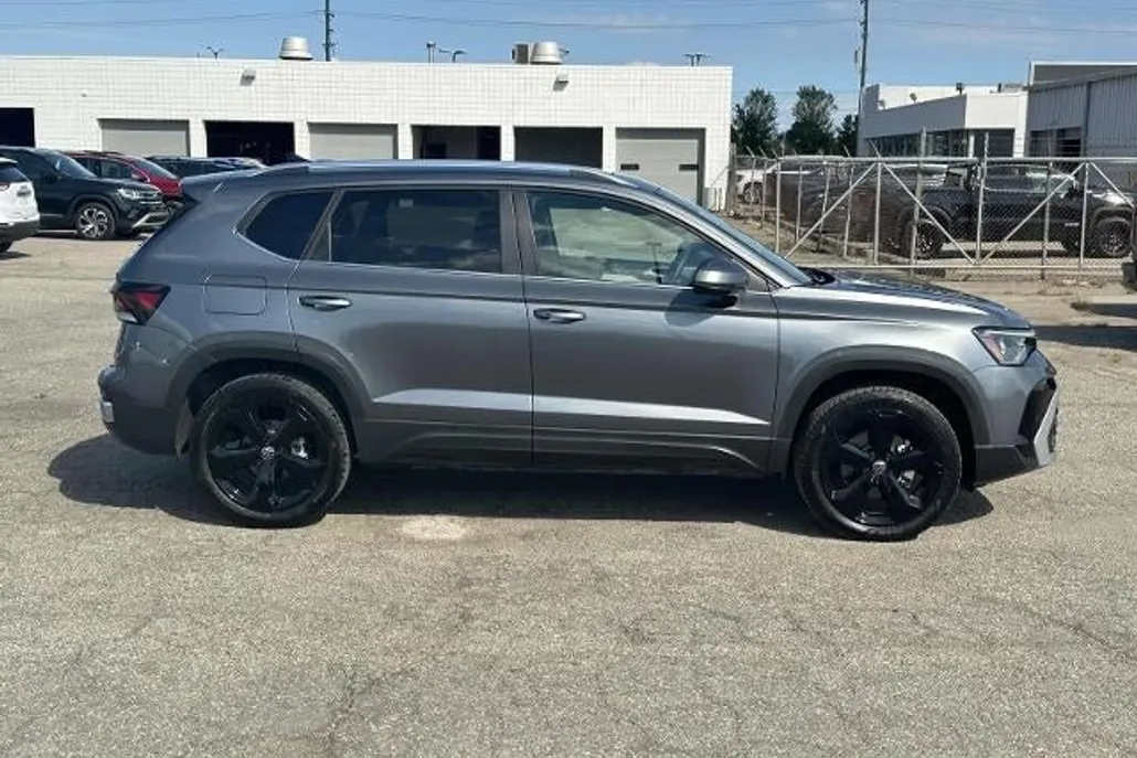 2025 Volkswagen Taos SEL photo 1
