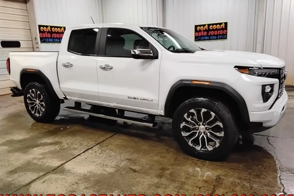 2023 Gmc Canyon Denali photo 1