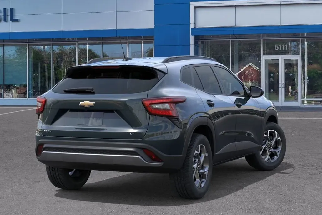 2025 Chevrolet Trax LT photo 1