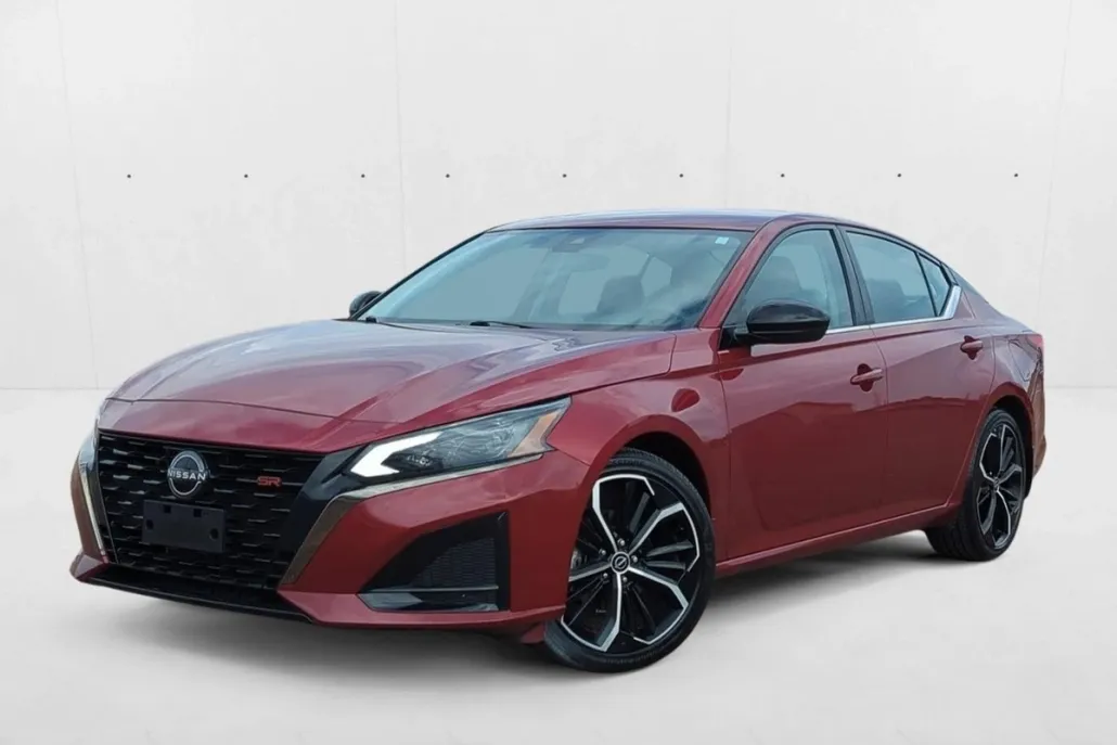 2023 Nissan Altima 2.5 SR photo 1