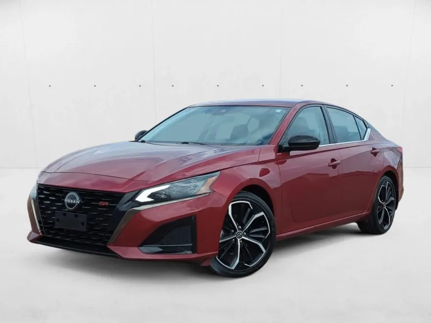 2023 Nissan Altima 2.5 SR photo 1
