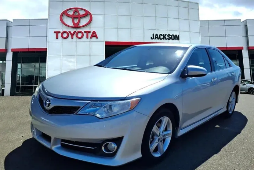 2013 Toyota Camry SE photo 1