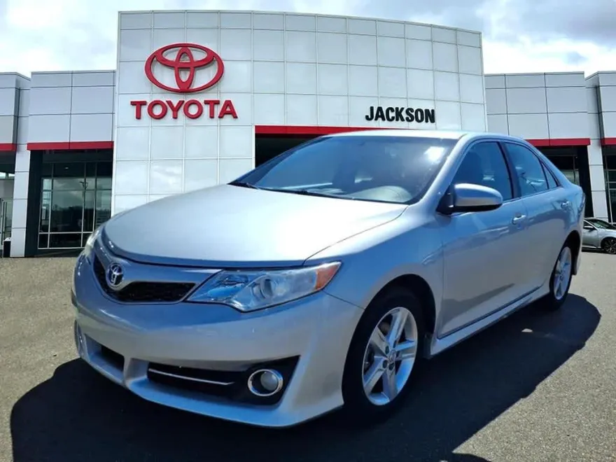 2013 Toyota Camry SE photo 1