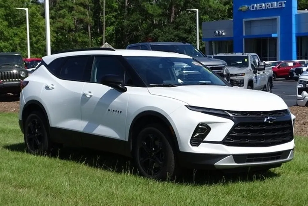 2023 Chevrolet Blazer 2LT photo 1