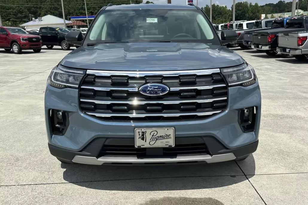 2025 Ford Explorer photo 1