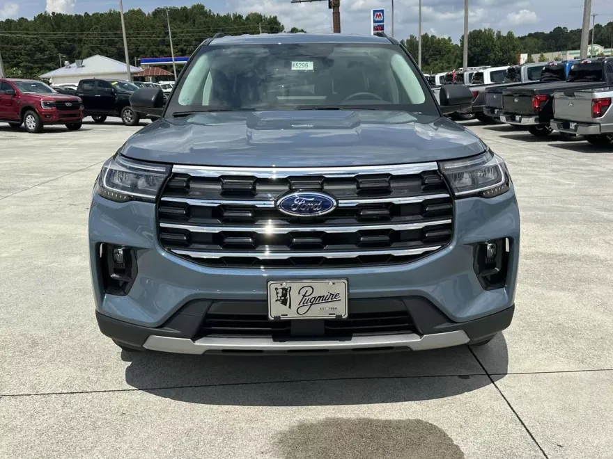 2025 Ford Explorer photo 1