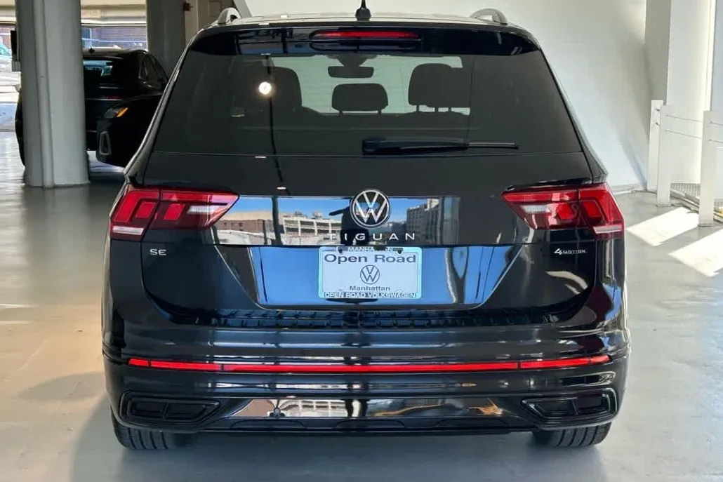 2024 Volkswagen Tiguan SE R-Line Black photo 1
