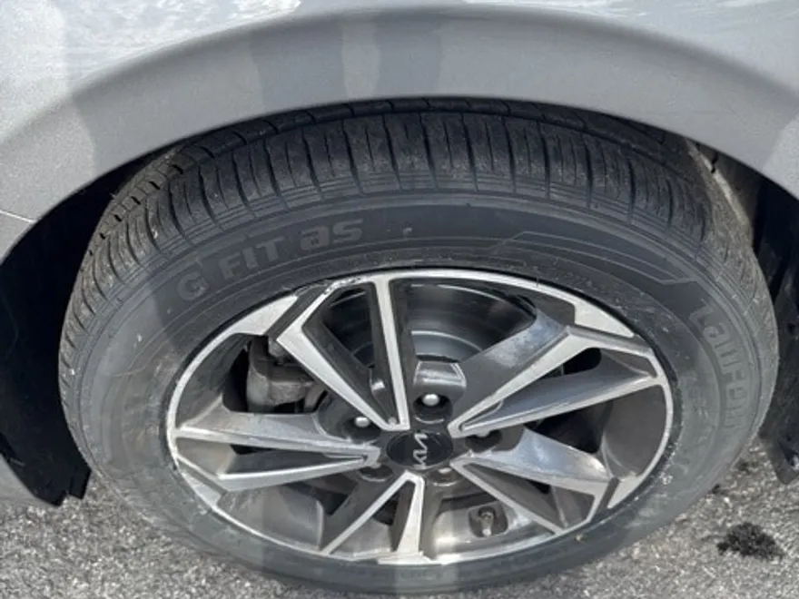 2023 Kia Forte LXS photo 1