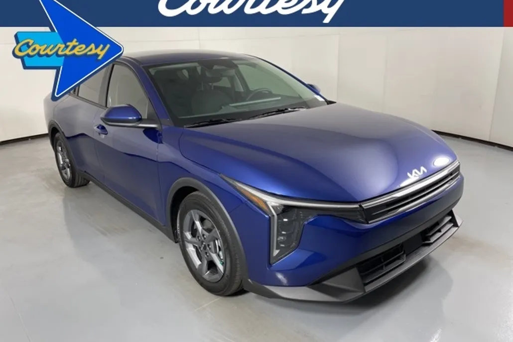 2025 Kia K4 LXS photo 1