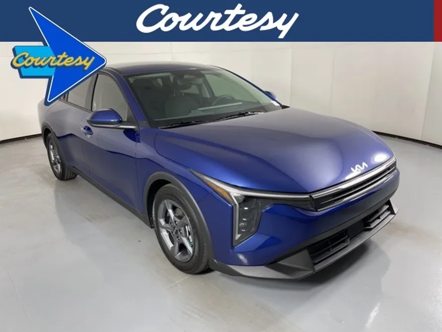 2025 Kia K4 LXS photo 1
