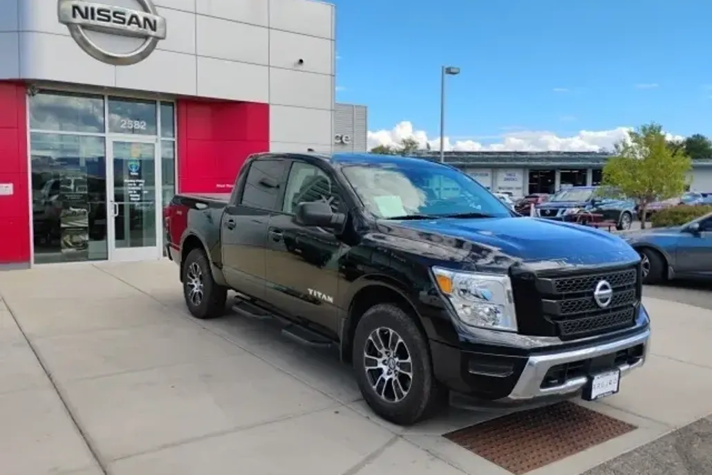 2022 Nissan Titan SV photo 1