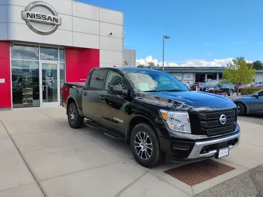 2022 Nissan Titan SV photo 1