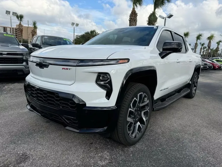 2024 Chevrolet Silverado EV RST photo 1
