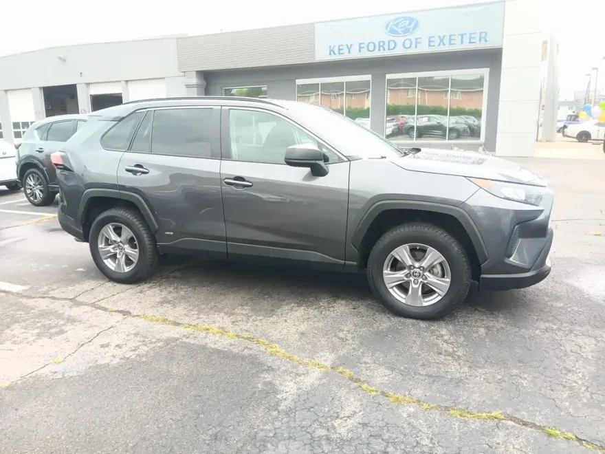 2022 Toyota RAV4 Hybrid LE photo 1