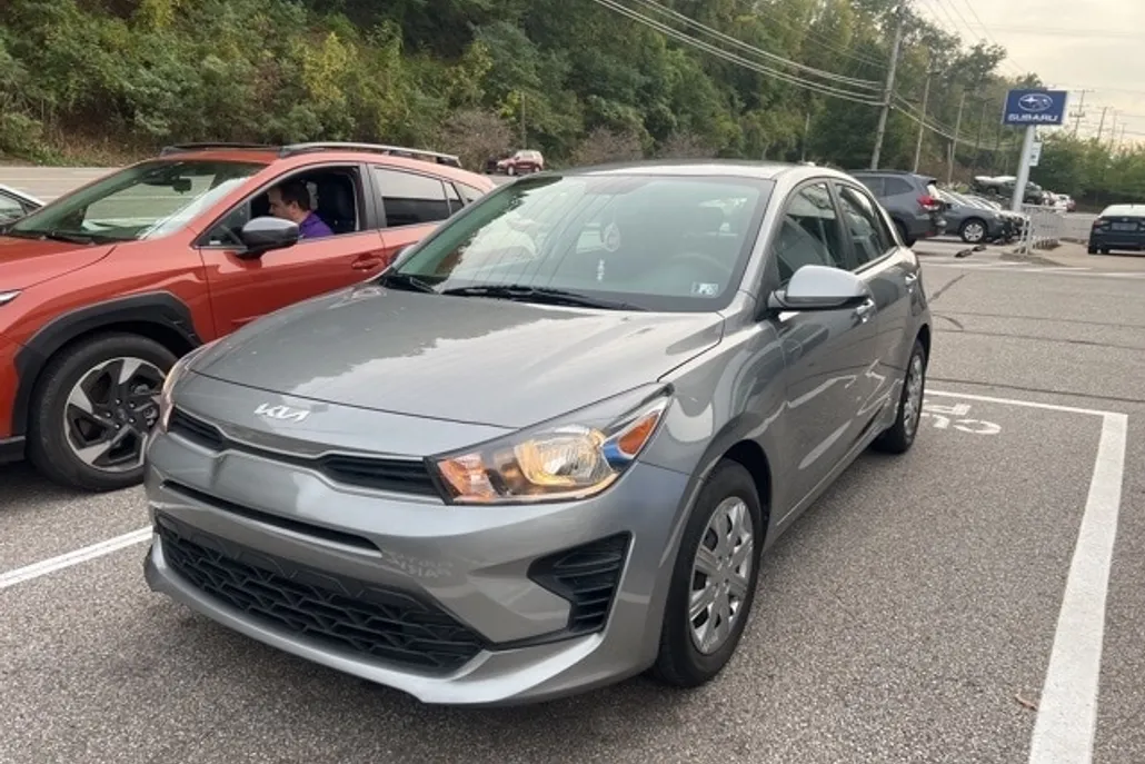 2022 Kia Rio S photo 1