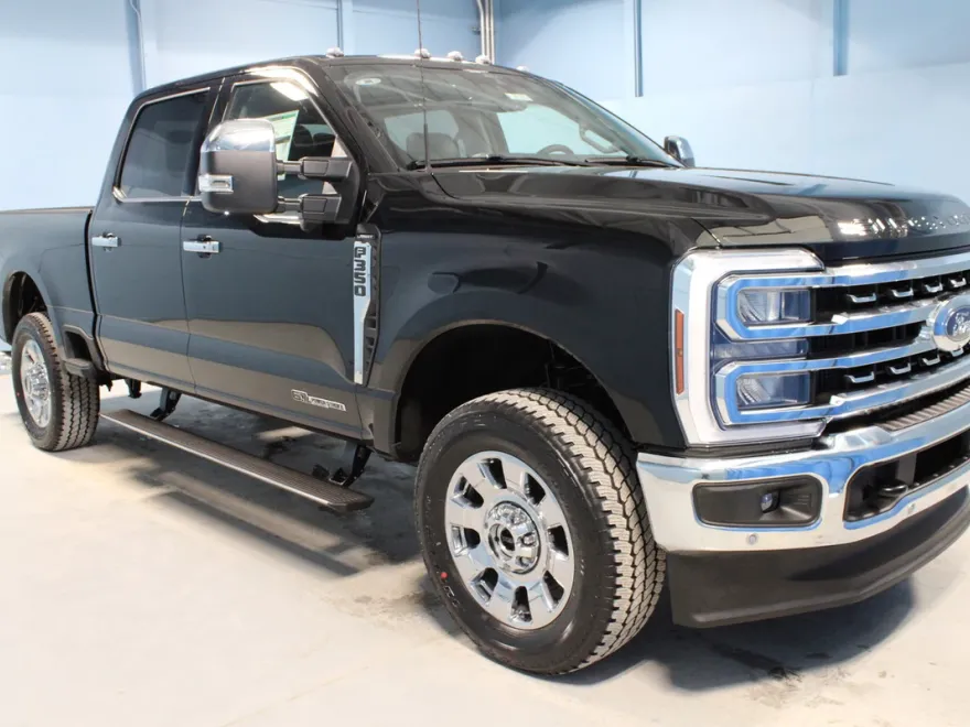 2025 Ford F-350 Lariat photo 1