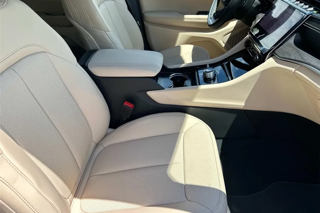 2025 Jeep Grand Cherokee Limited photo 1