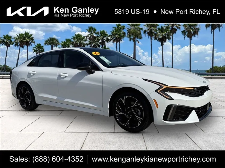 2025 Kia K5 GT-Line photo 1