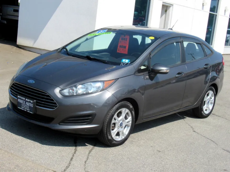 2015 Ford Fiesta SE photo 1