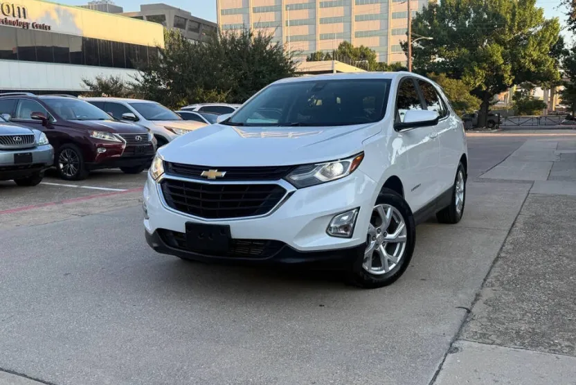2021 Chevrolet Equinox LT photo 1