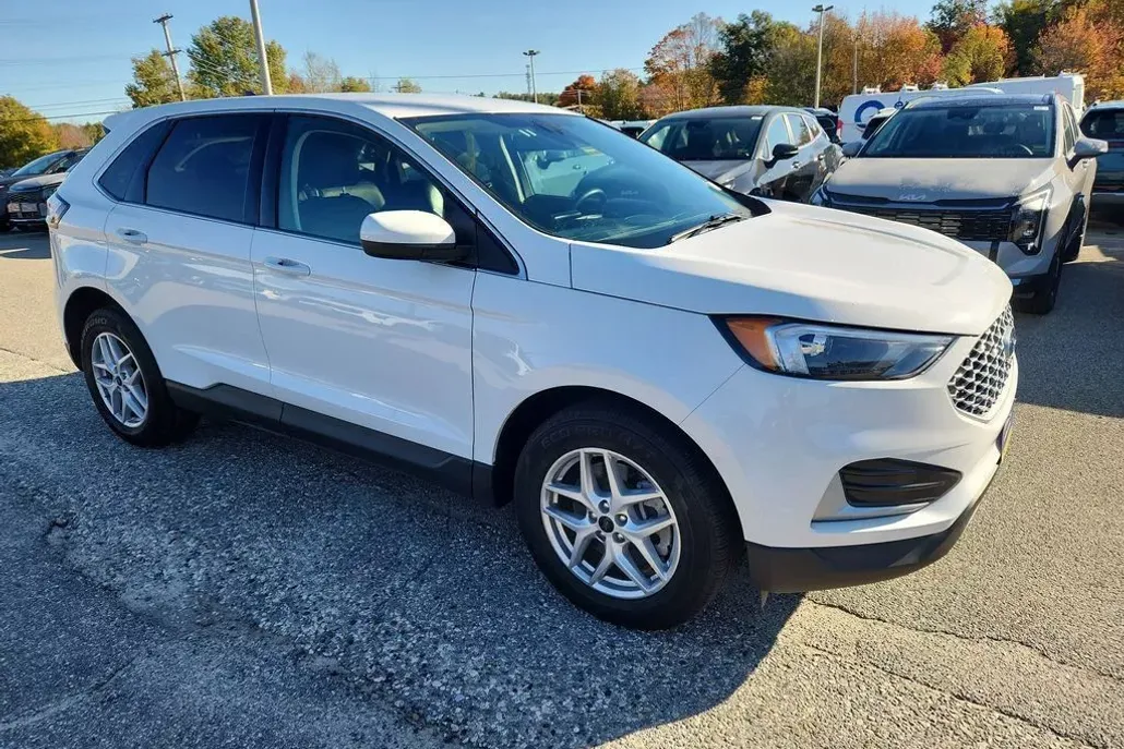 2024 Ford Edge SEL photo 1