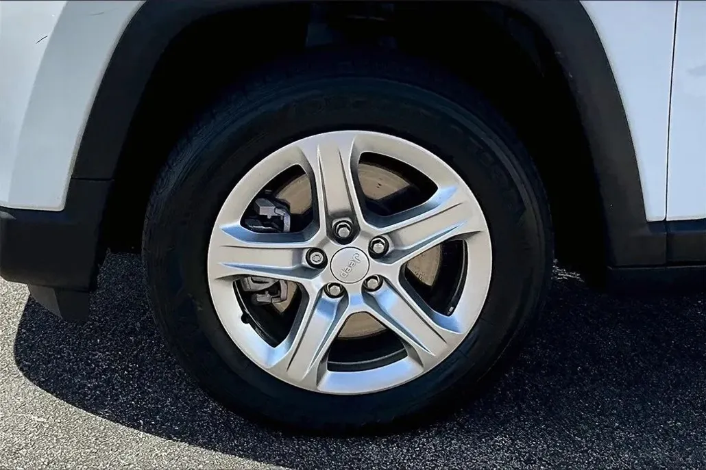 2024 Jeep Compass Sport photo 1