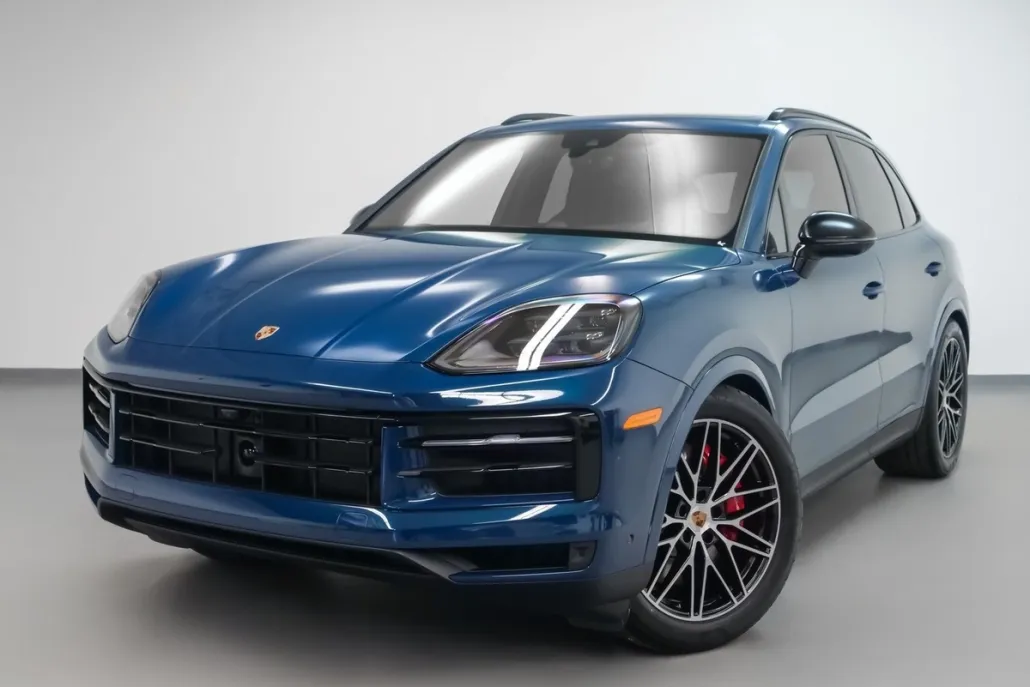 2025 Porsche Cayenne S photo 1