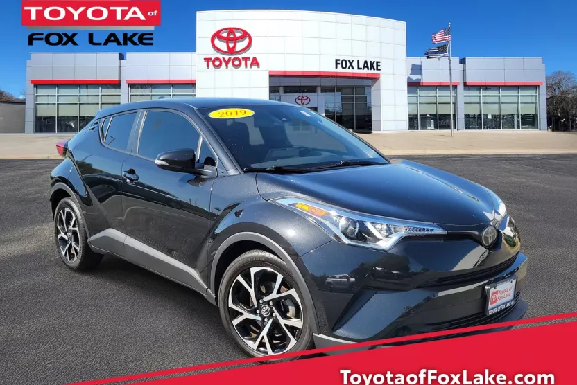 2019 Toyota C-HR LE photo 1