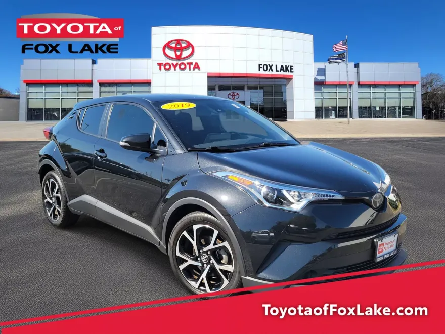 2019 Toyota C-HR LE photo 1