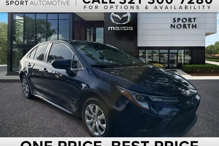2022 Toyota Corolla LE photo 1