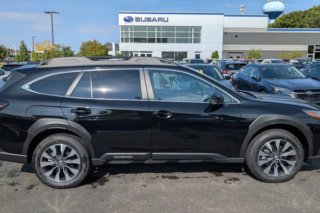 2025 Subaru Outback Limited photo 1
