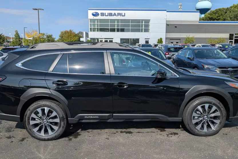 2025 Subaru Outback Limited photo 1
