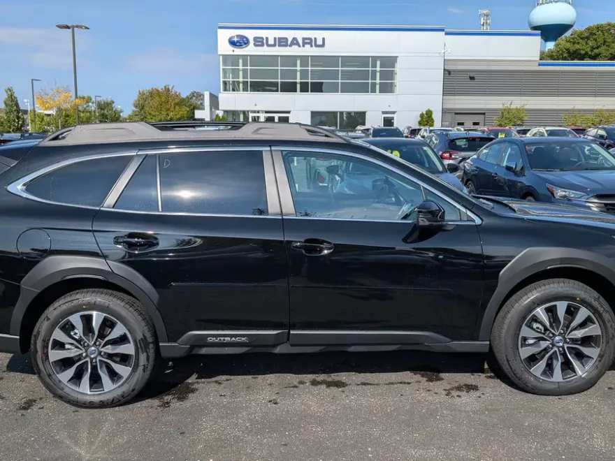 2025 Subaru Outback Limited photo 1