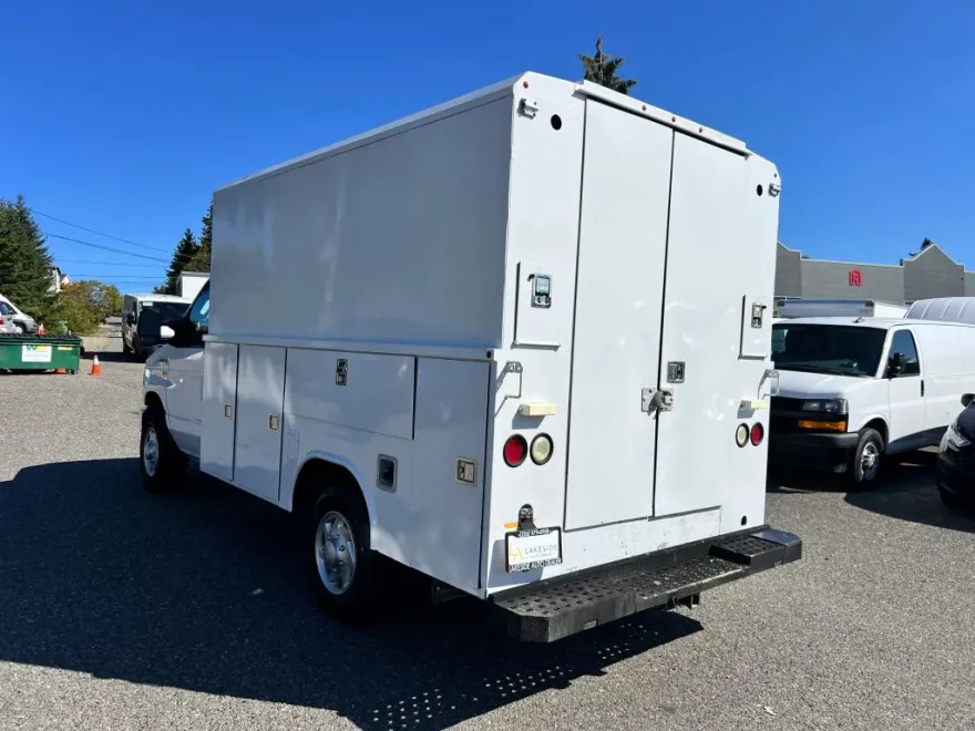 2016 Ford E-350 photo 1