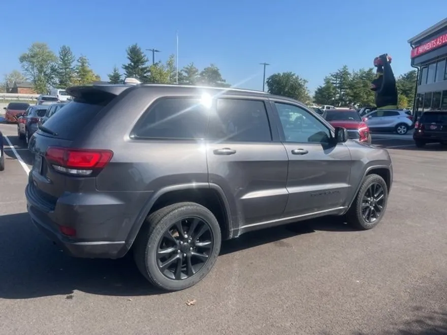 2019 Jeep Grand Cherokee Altitude photo 1