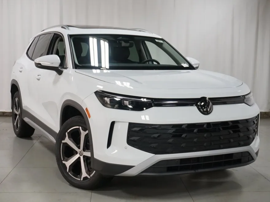 2025 Volkswagen Tiguan SE photo 1