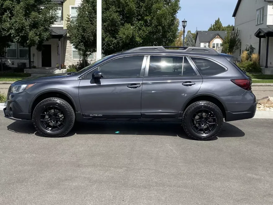 2019 Subaru Outback Limited photo 1
