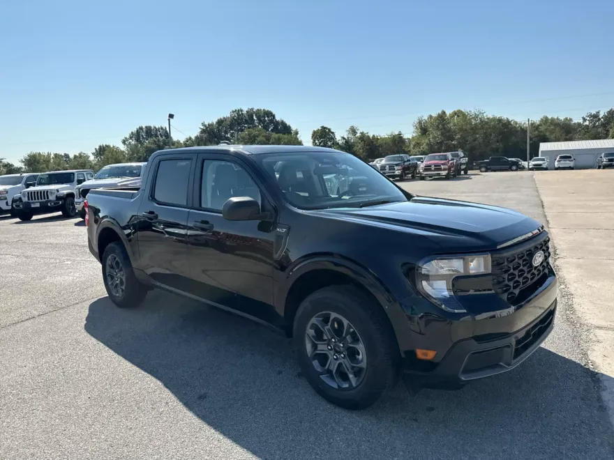 2025 Ford Maverick XLT photo 1