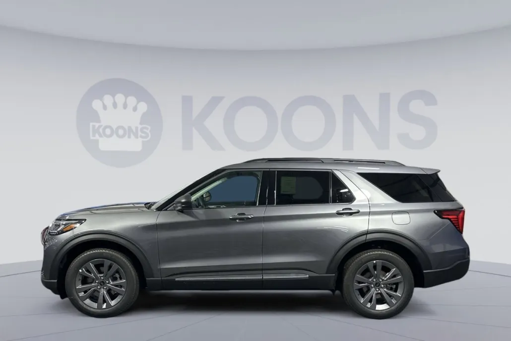 2025 Ford Explorer photo 1